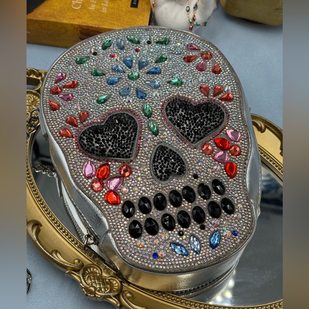 🆕 BETSEY JOHNSON 🧿 NWOT Bone-Jour Sugar Skull Crossbody Bag, Silver & Rainbow - Picture 9 of 16